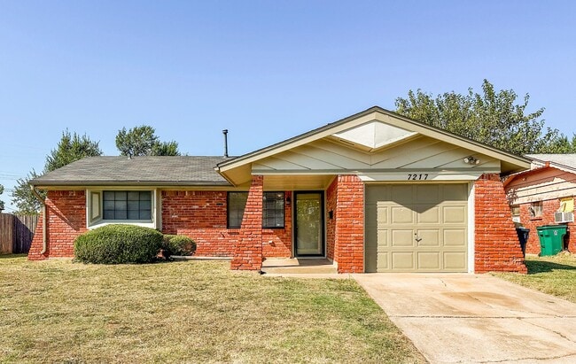 Building Photo - Spacious 2 Bed Home with Covered Patio, Garage & Prime Location Near OCCC