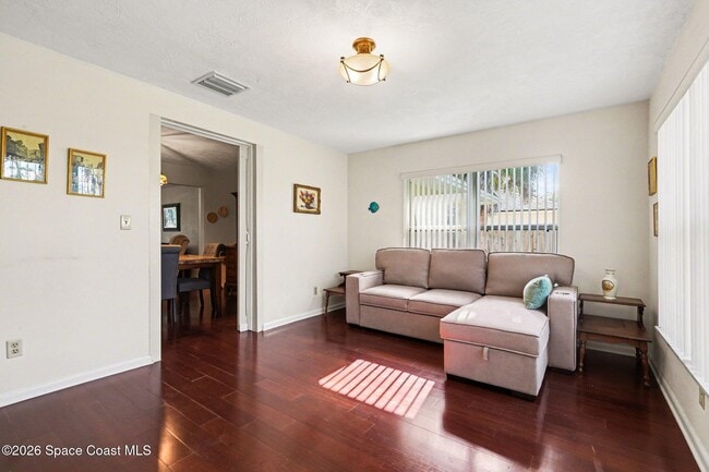 Photo - 108 Delvalle St