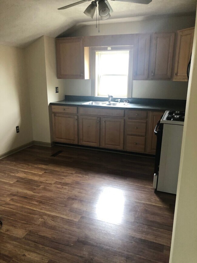 Photo - 356 Arch St Unit 356 1/2