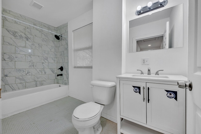 Photo - 2348 Court R