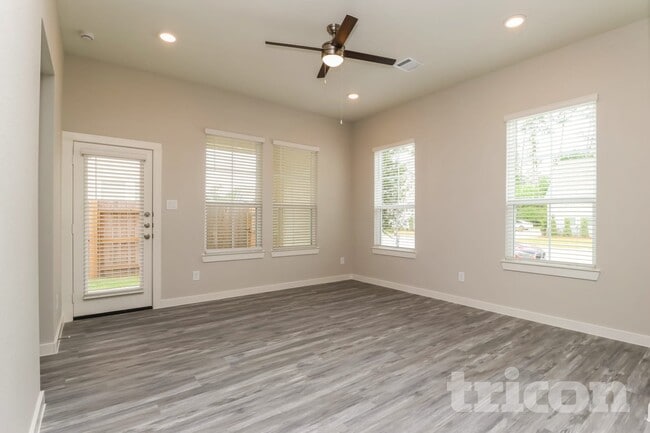 Photo - 9835 Willow Creek Commerce Dr