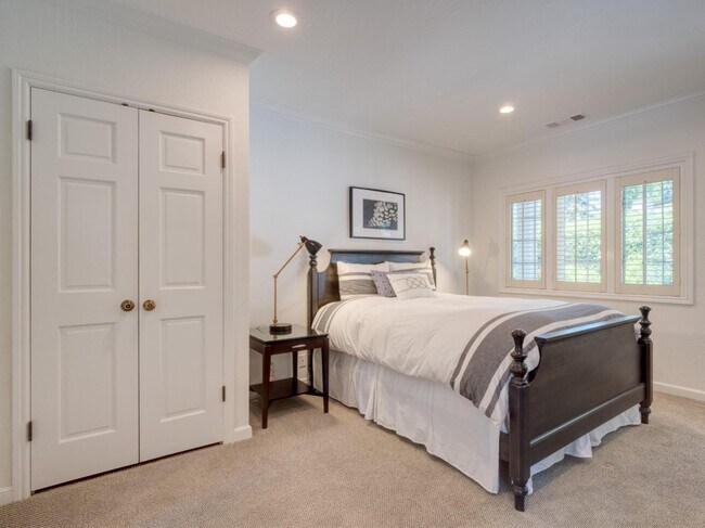 Photo - 8 Robert South Dr