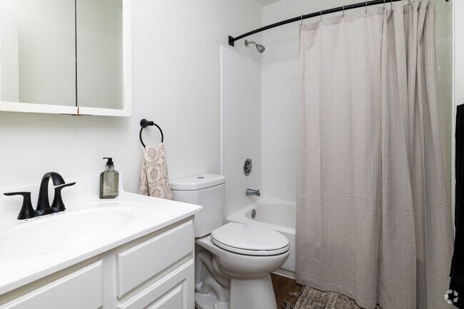 The Boston 2BR, 1BA -900SF - Bathroom