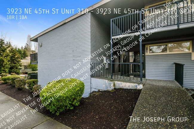 Building Photo - 3923 NE 45th St Unit 3923 NE 45th St  310 Seattle