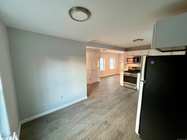 Photo - 415 Hollister Ave