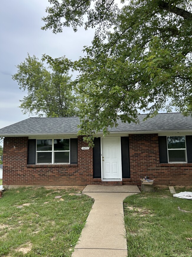 Front - 1675 Crystal Heights Rd