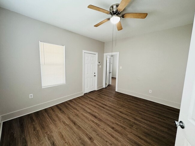 Photo - 2930 Hiawatha St