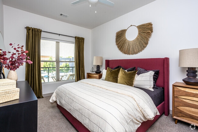 1BR, 1BA - 727 SF