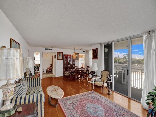 Photo - 18051 Biscayne Blvd Unit 304