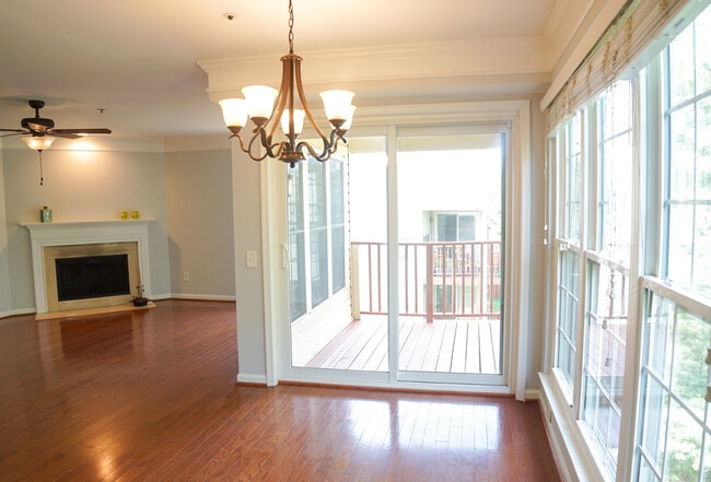 Building Photo - 2816 Emma Lee St Unit 301