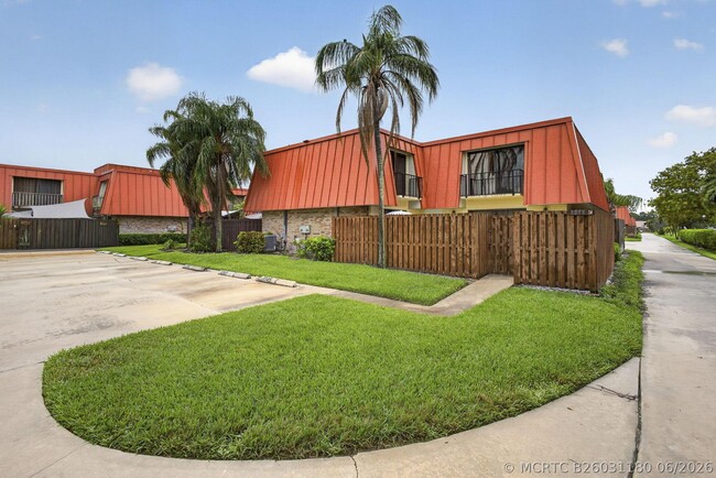 Photo - 3345 Meridian Way N