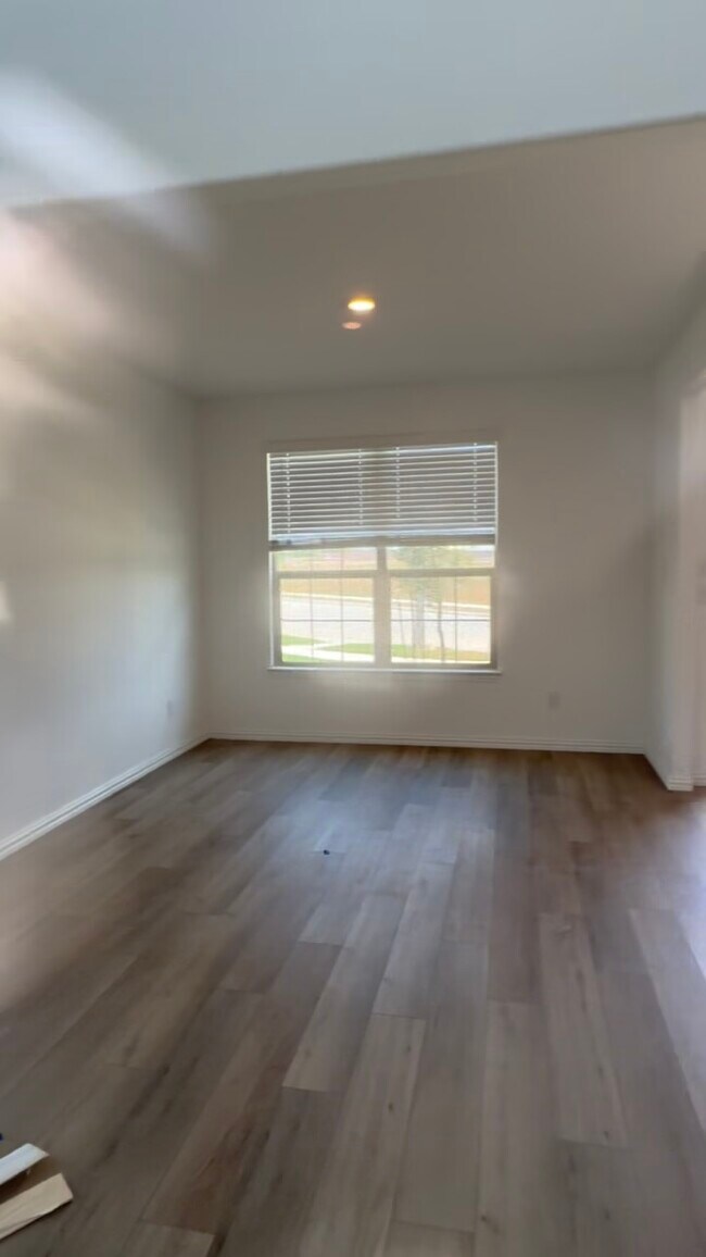 Photo - 2521 Maplehurst Dr