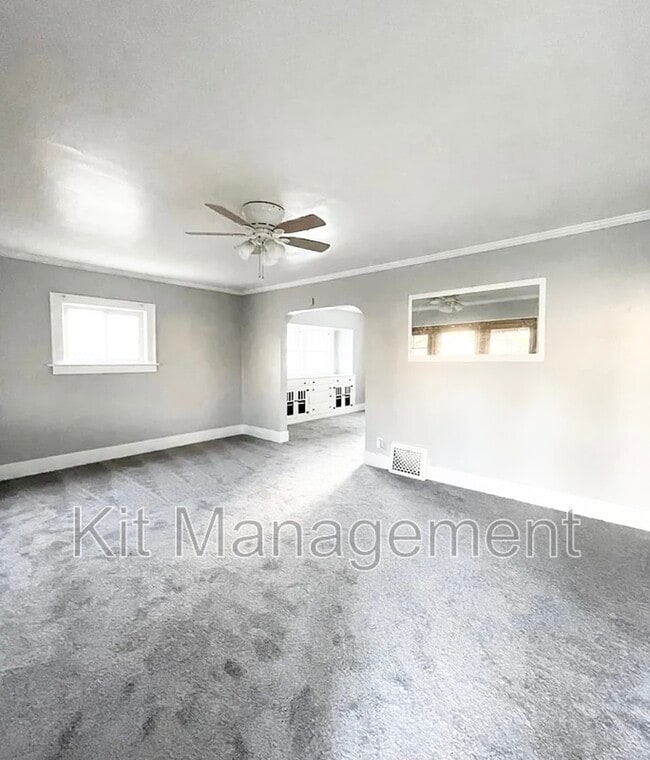 Photo - 924 National