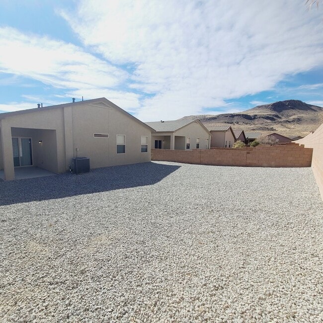 Photo - 3 bed 2 bath home in Huning Ranch!