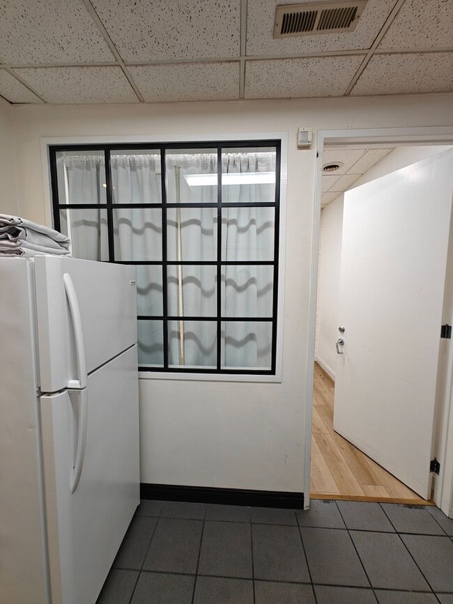 Photo - 733-739 Grant Ave / 30-40 Waverly Pl Unit 737 C1