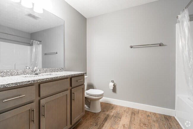 2BR, 2BA - 1090SF - Secondary Bathroom