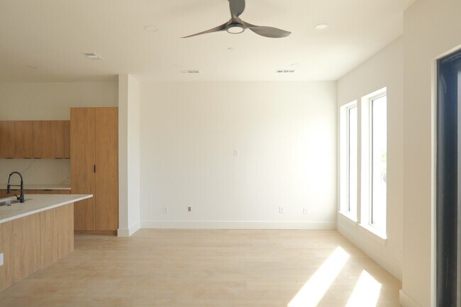 Photo - 4200 Munger Ave