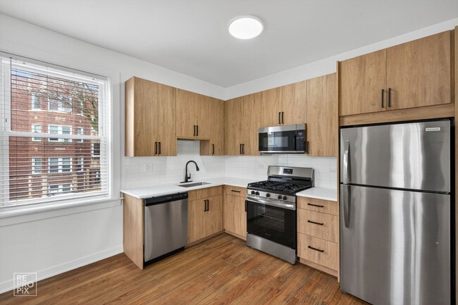 Photo - 2156 W Arthur Ave