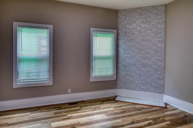 Photo - 2 Bed, 2 Bath Available Now! Unidad A