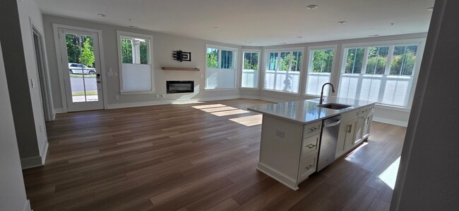 Photo - 11549 Helmond Way