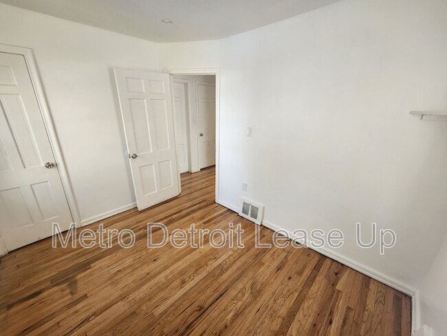 Photo - 20110 Northlawn St