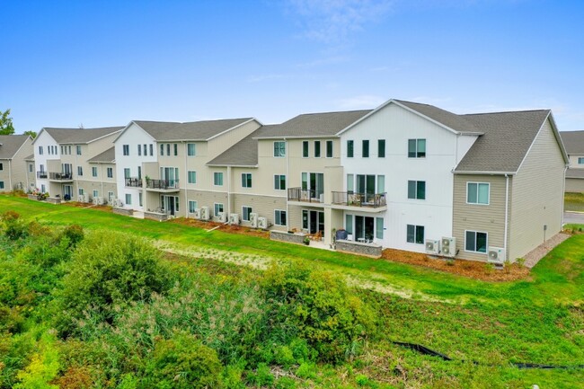 The Cove "Modern" Exterior - The Cove at Crystal Lake Rental