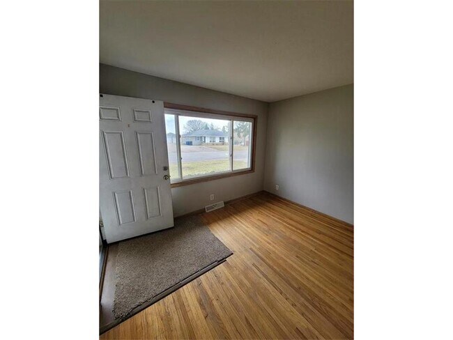 Photo - 706 Robinwood Ln