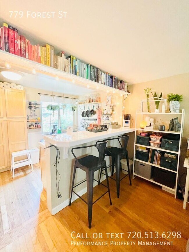 Photo - 779 Forest St