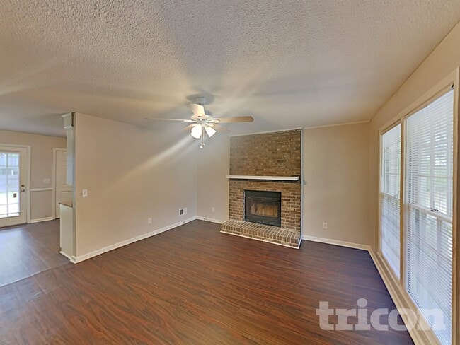 Photo - 305 Concourse Dr