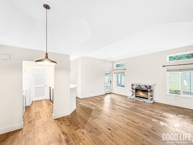 Photo - Beautiful Updated 2 Bed 2.5 Bath Condo in ... Unit 104