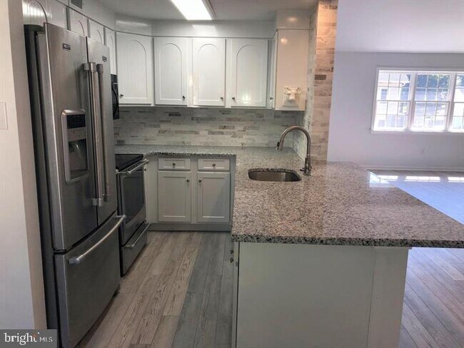 Photo - 75 S Main St