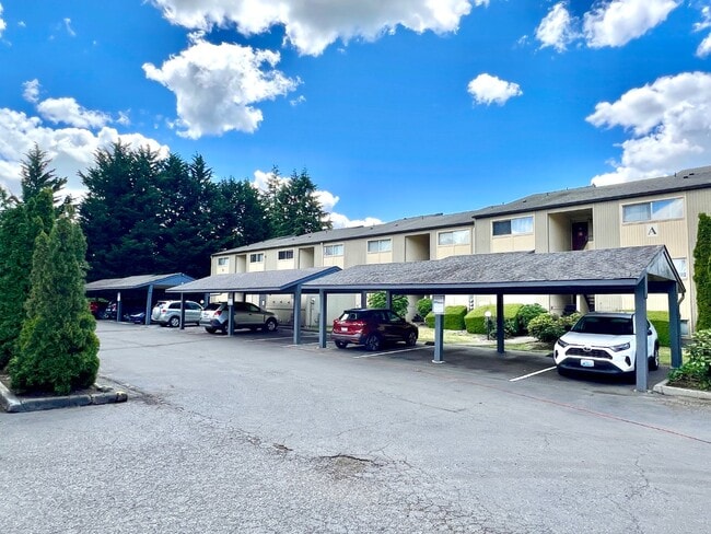 Building Photo - Scenic Lakeside Apartment for Rent - Federal Way Unit A15