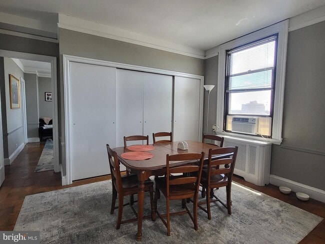 Building Photo - 2031 Locust St Unit 801