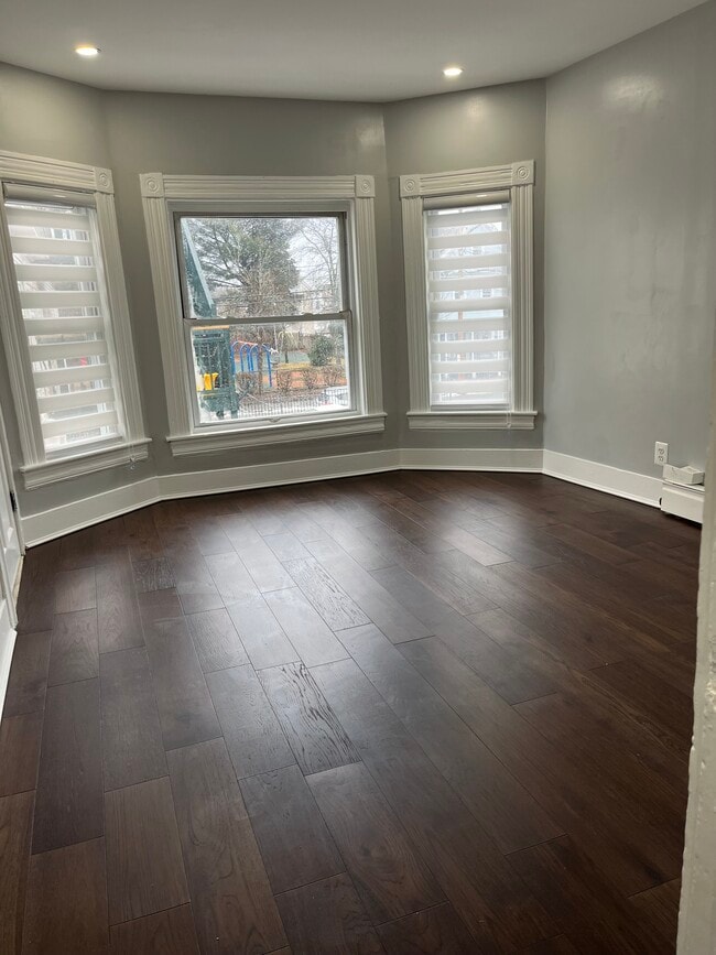 Building Photo - 114 Tenney St Unit 2