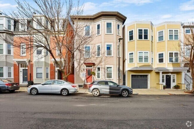 Building Photo - 472 E 3rd St Unit 2 Rental