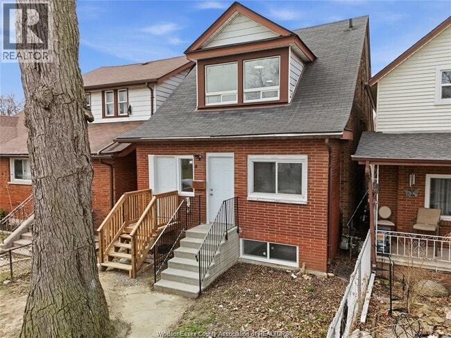 Photo - 435 Caron Ave