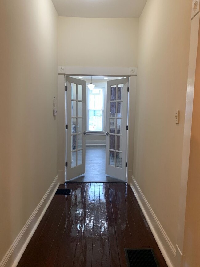 Building Photo - 360 S Broadway Park Unit A Rental