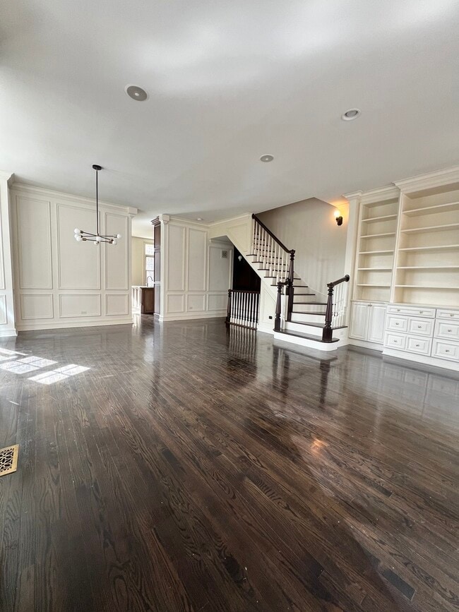 Photo - 2008 S Calumet Ave