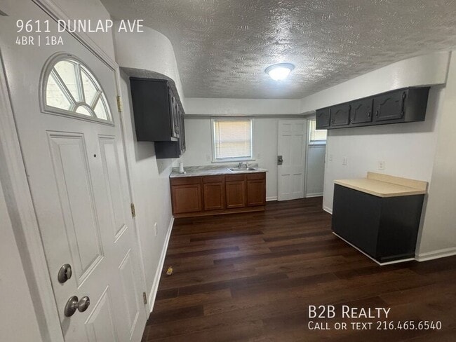 Photo - 9611 Dunlap Ave