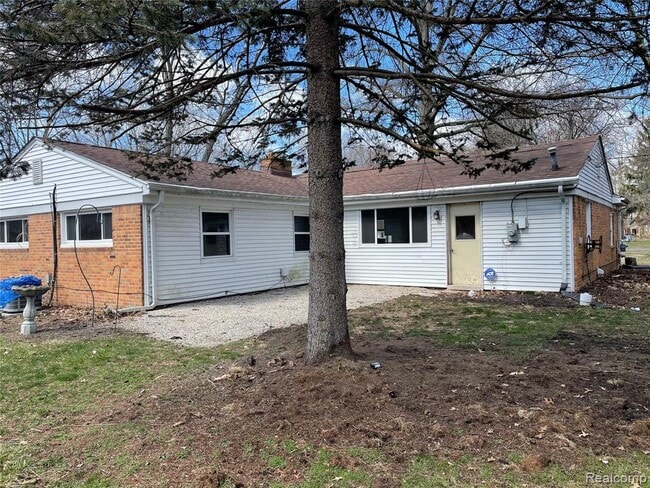 Photo - 38330 Newcastle St