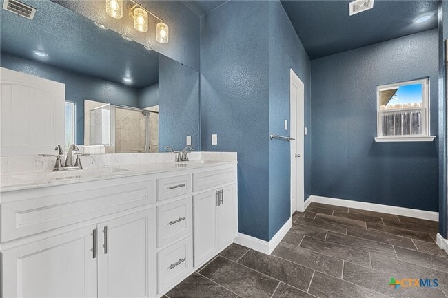 Photo - 1526 Black Kettle Trl
