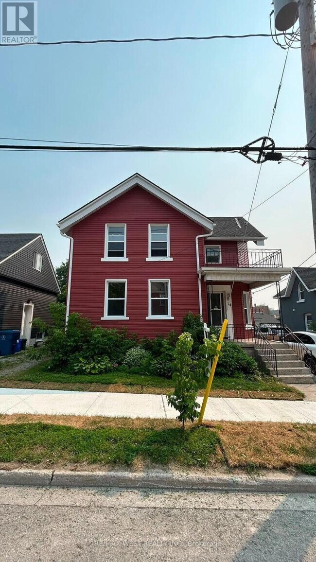 Photo - 16 Albert St N