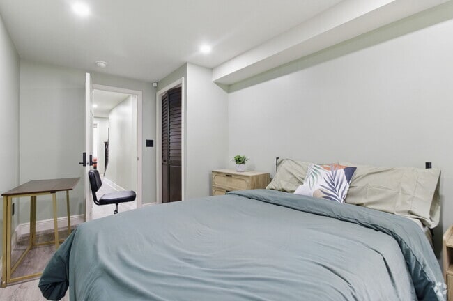 Building Photo - 1232 W Lombard St Rental
