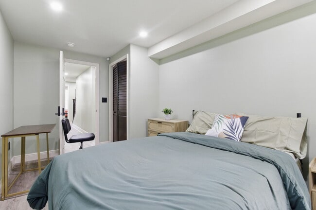 Building Photo - 1232 W Lombard St Rental