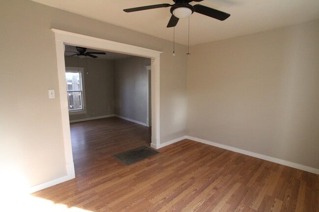 Photo - 1324 1/2 Main St - Apartment