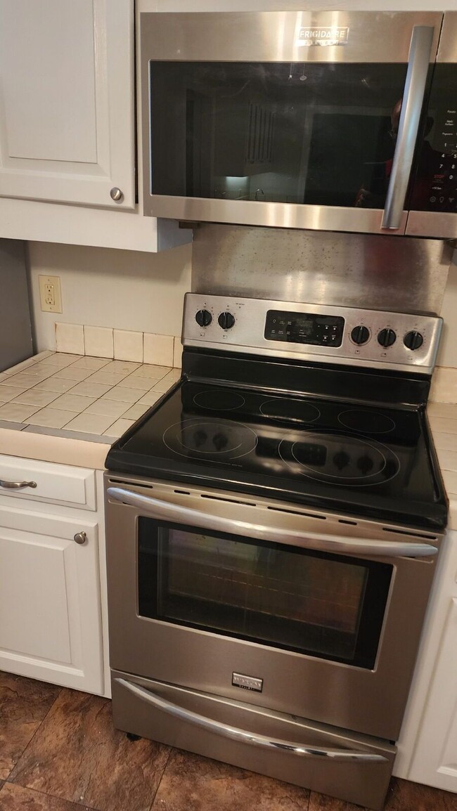 Photo - 605 Winstead Rd