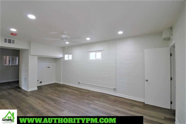 Photo - 1907 Grace Ave Unidad B