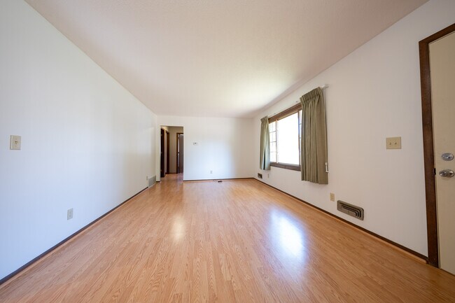 Photo - 14865 Damask Ave W