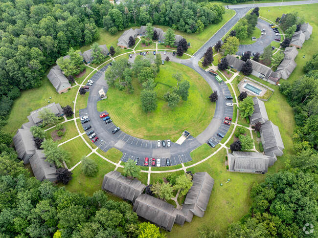 Building Photo - Meadowbrook Estates Rental