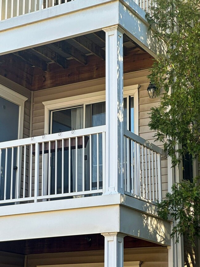 Photo - Spacious 3 Bed 3 Bath Condo With Balcony In Gates Of Fair Lakes